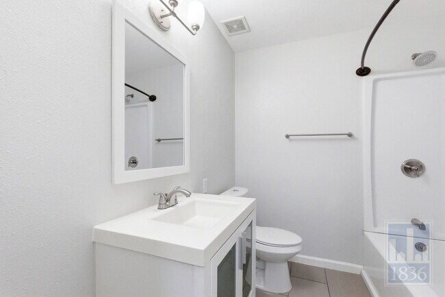 Building Photo - 3820 Southway Dr