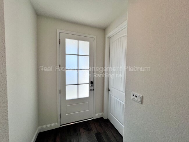 Building Photo - 1436 E Via Albero Dr