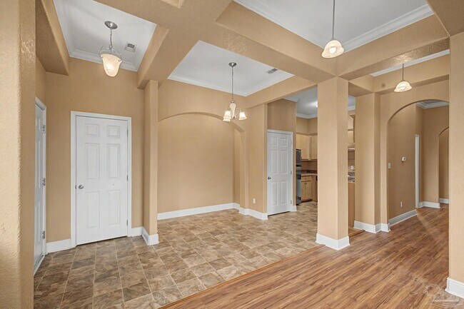 Building Photo - 542 S 72nd Ave