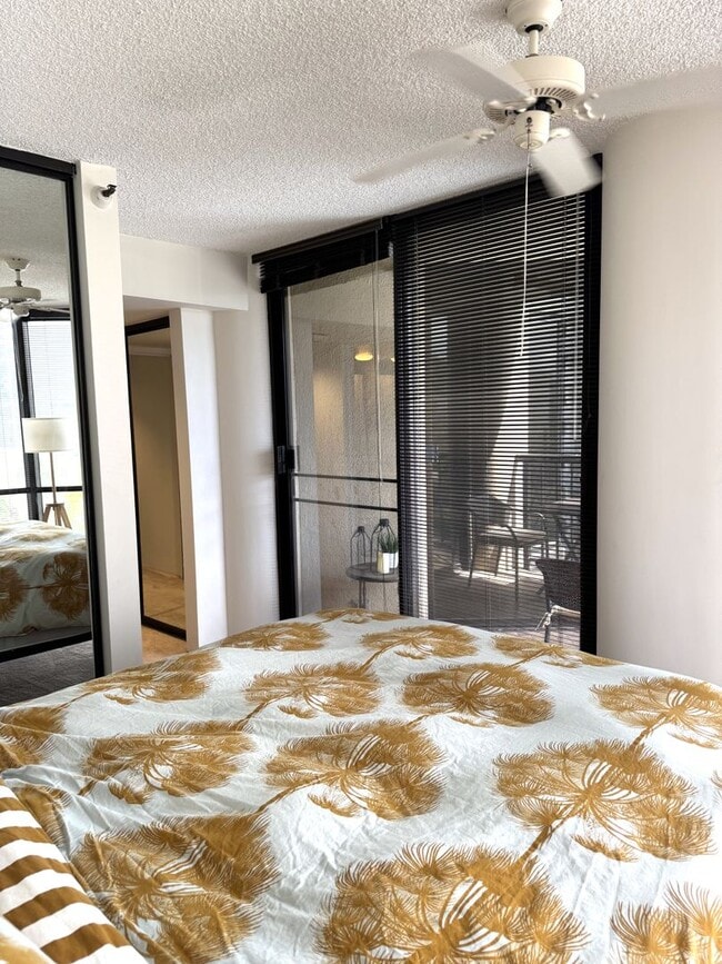 Building Photo - Honolulu Tower - One bedroom unit with par...