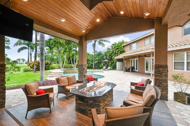 Building Photo - 352 King Fisher Dr