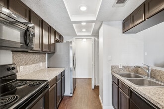 Building Photo - 202 Teakwood Dr