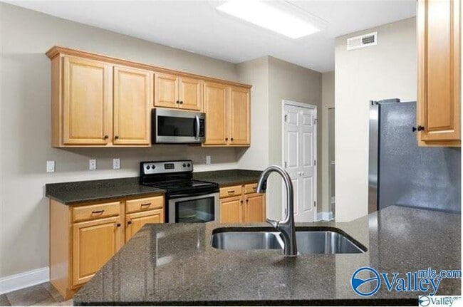 Building Photo - 486 SW Sussex Dr