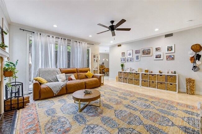 Building Photo - 239 Litchfield Ln