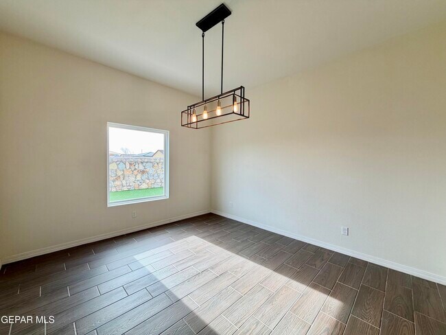 Building Photo - 122 Esther Trl