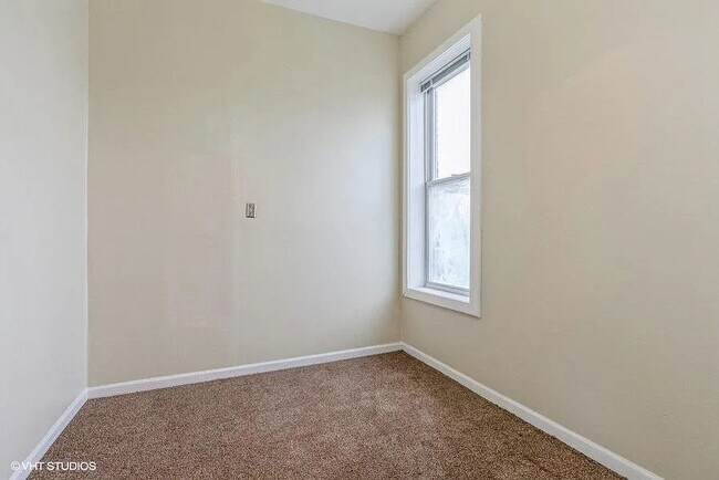 Building Photo - 4823 S Indiana Ave