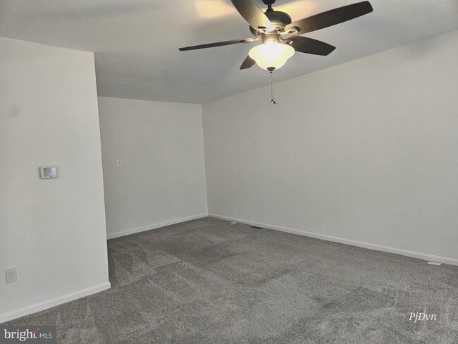 Building Photo - 284 Oakwood Village Ct