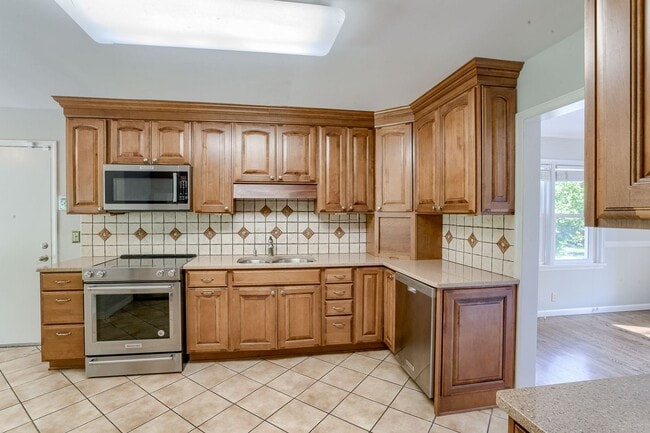 Building Photo - A Home With Character Walking Distance To Memorial Park!!