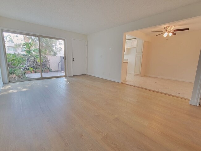 Building Photo - TOWNHOME FOR LEASE: 3 Bed / 2 Bath / 2-car Garage / Laundry hookups / Swimming Pool