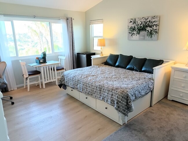 Building Photo - 1620-1624 York Dr