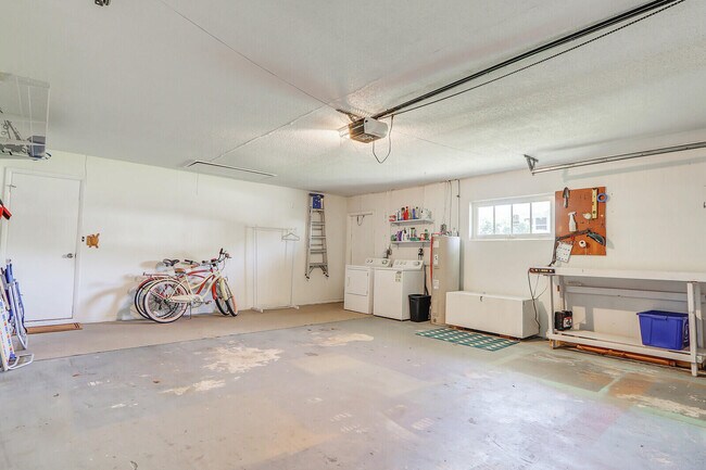 Building Photo - 8574 SE Seagrape Way