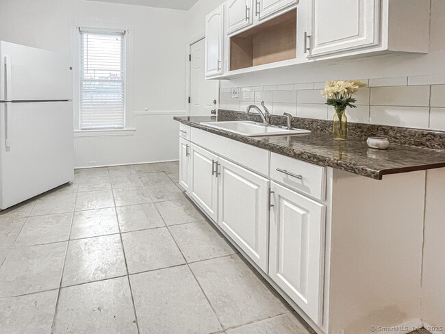 Building Photo - 517 Brooks St