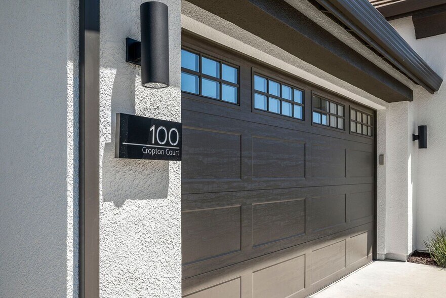 Building Photo - 100 Cropton Ct