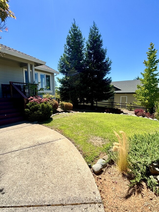 Building Photo - 901 Morgan Ranch Dr