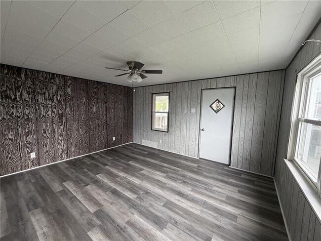 Building Photo - 1154 Eisenhower Dr