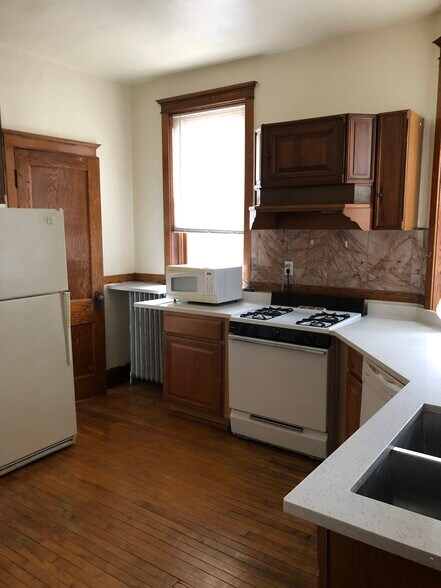 Primary Photo - 3326 N Clark St