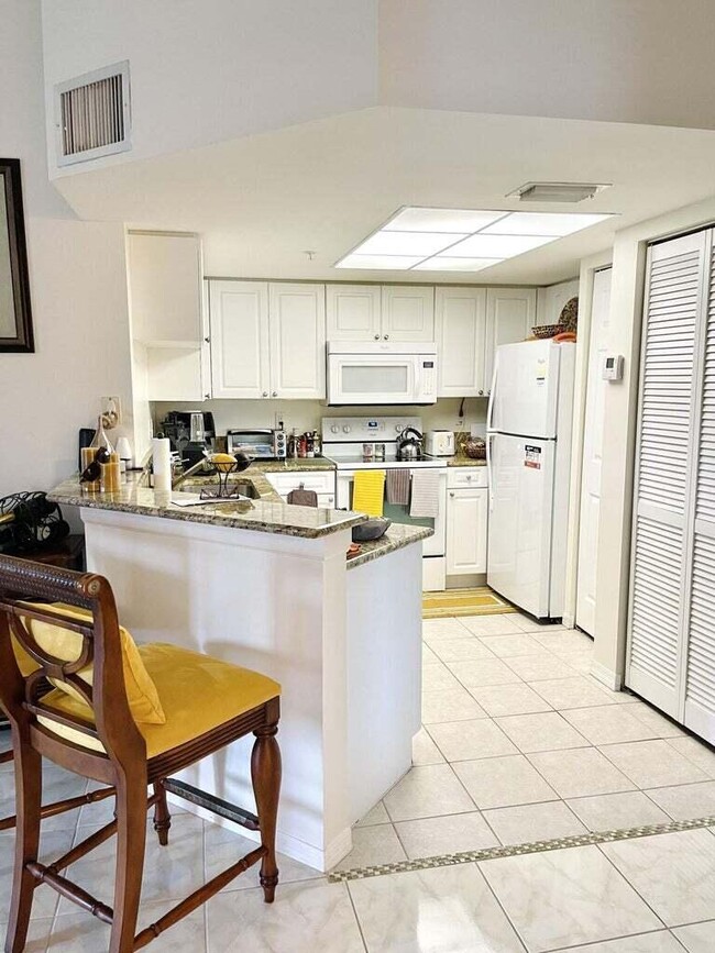 Building Photo - 300 Crestwood Ct N