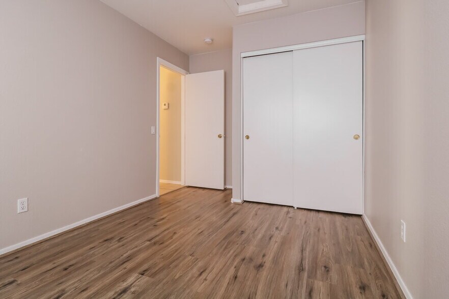 Building Photo - 72 N Cholla St