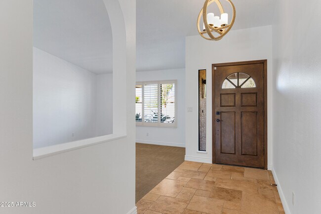 Building Photo - 5903 E Paradise Ln