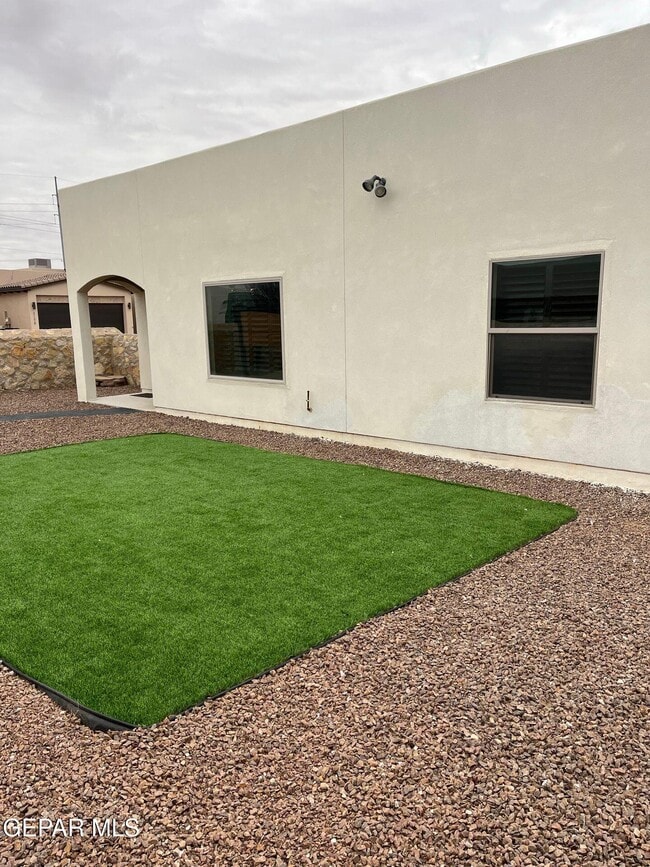 Building Photo - 13197 Hazy