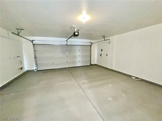 Building Photo - 3254 La Cura Ave