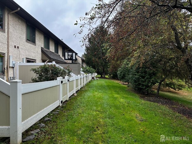 Building Photo - 137 Hampshire Dr