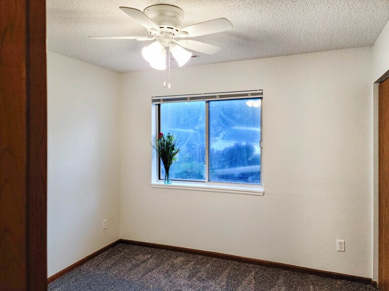Building Photo - 429 6th Ave