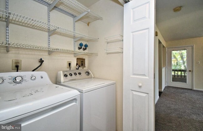 Building Photo - 3208 Danbury Ct