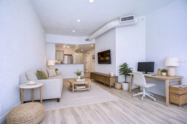 Building Photo - 2410 W Azeele St