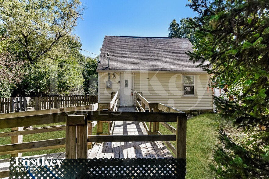 Building Photo - 2229 W 58th St