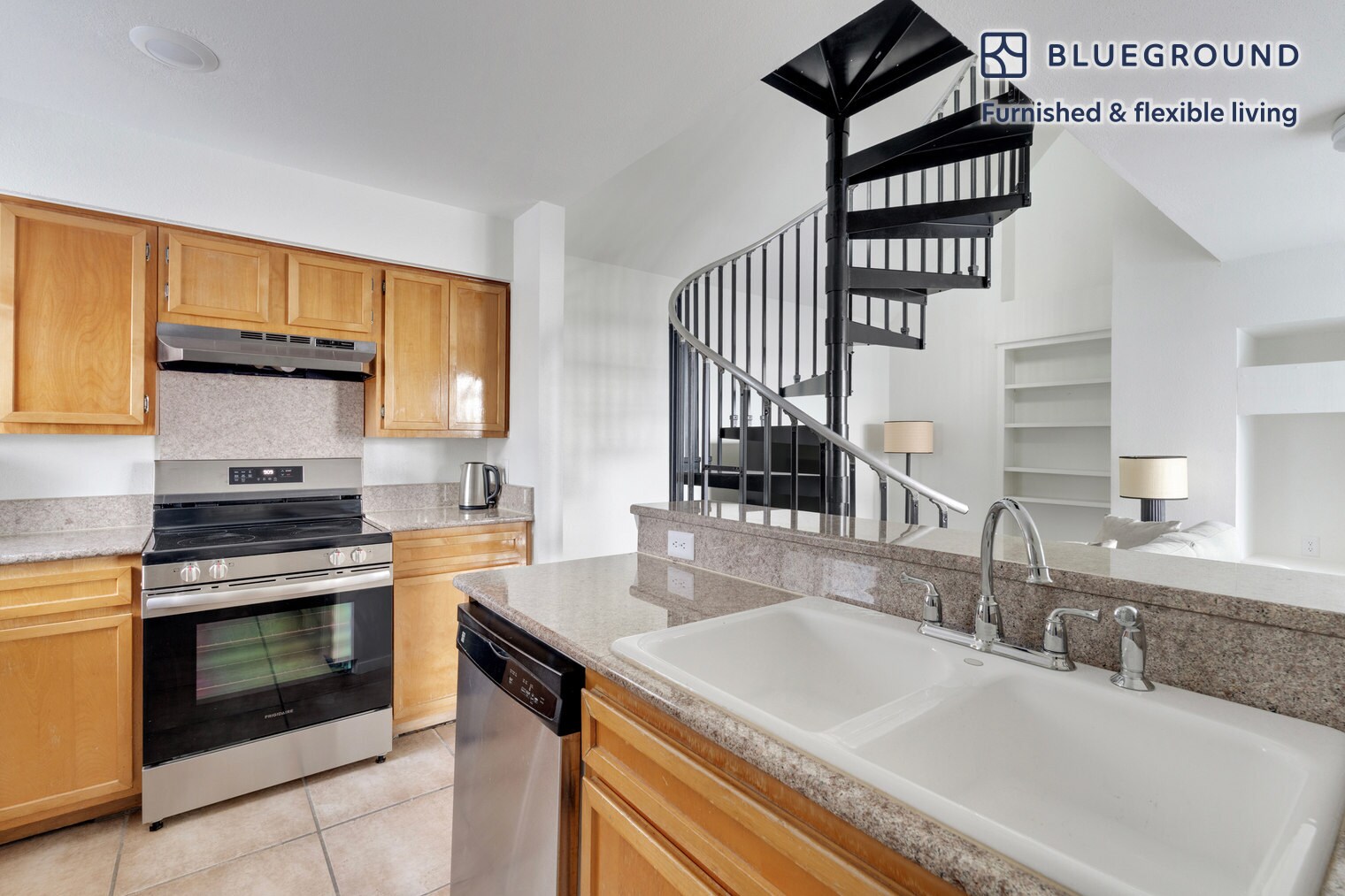 Building Photo - 201 E 4th St