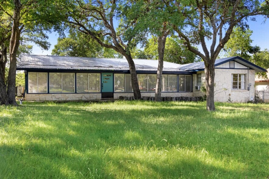 Building Photo - 200 Woodcreek Dr