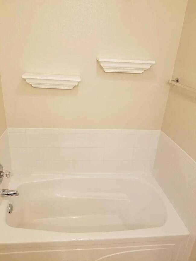 Building Photo - Lake Side Denver Townhome