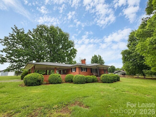 Building Photo - 2590 Otis Dellinger Rd