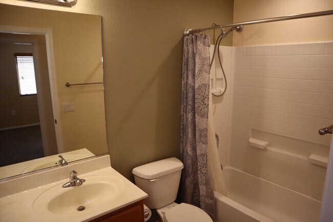 Building Photo - Your own resort! Splish Splash and Relax.