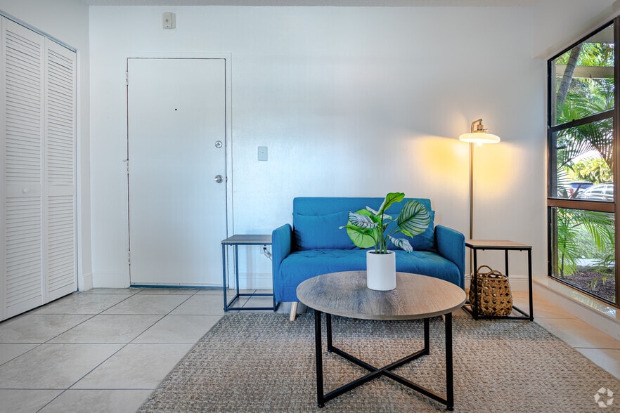 Living Room - Tennis Villas Apartments