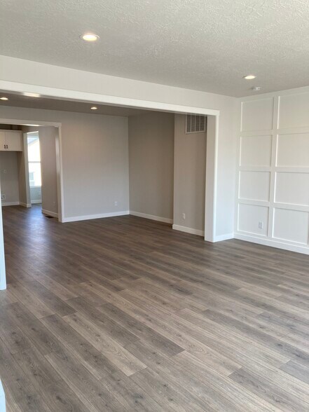 Huge Dining/Family Room - 11321 S Prosperity Rd