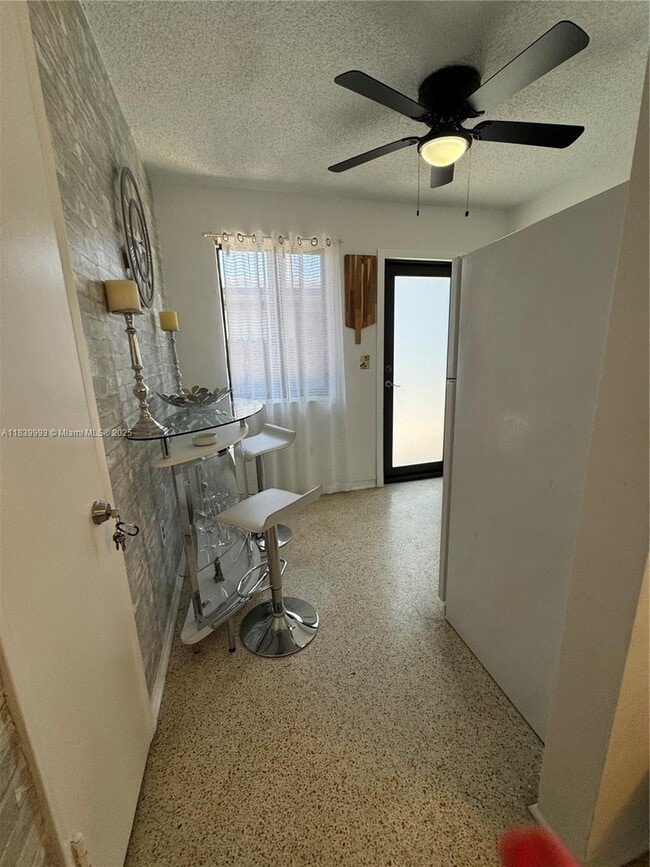 Building Photo - 2723 SW 31st Ct