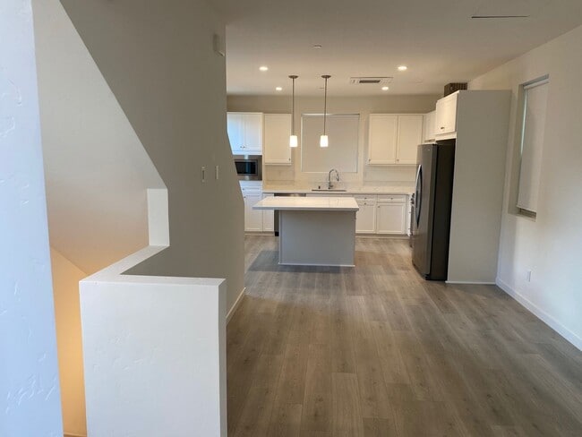 Building Photo - Vibrant 3 story 2bed/2.5bath home at the Mill at Broadway