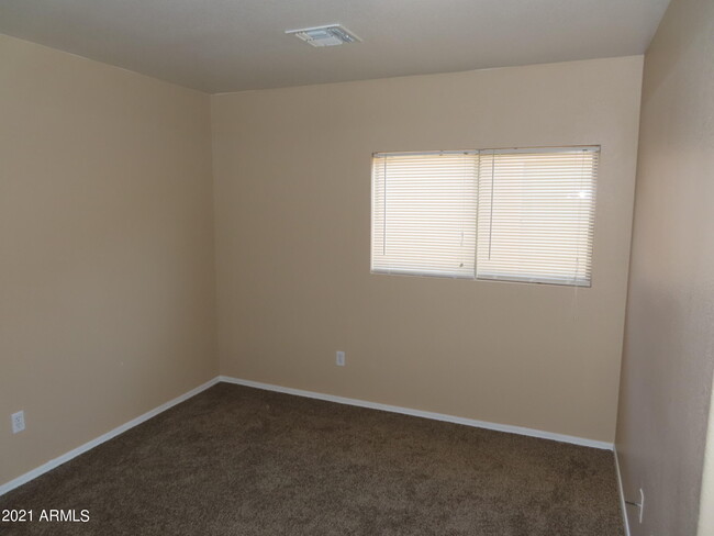 Building Photo - 33816 N Cherry Creek Rd