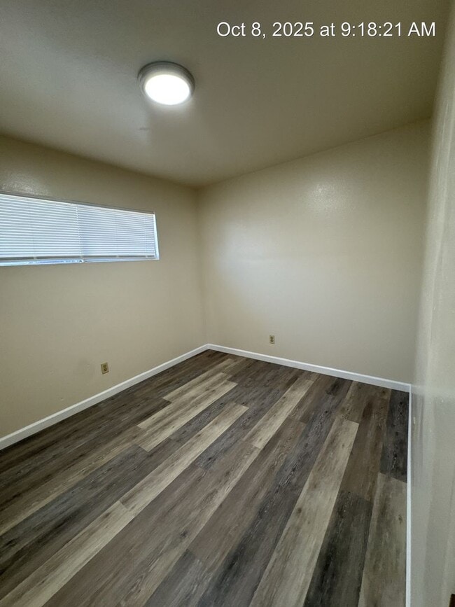 Building Photo - 3237