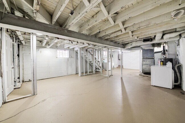 Building Photo - Stunning 3 bedroom home in Brookline available July 1!