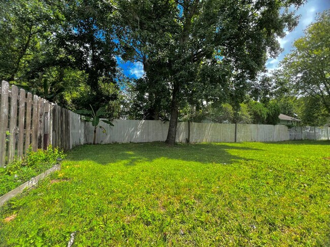 Building Photo - 11395 Aston Hall Dr
