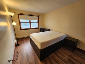 Building Photo - 66 Brook St