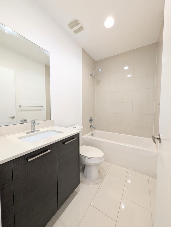 Building Photo - Gorgeous 2BR/2.5BA Townhouse in Gated Community – Lauderhill