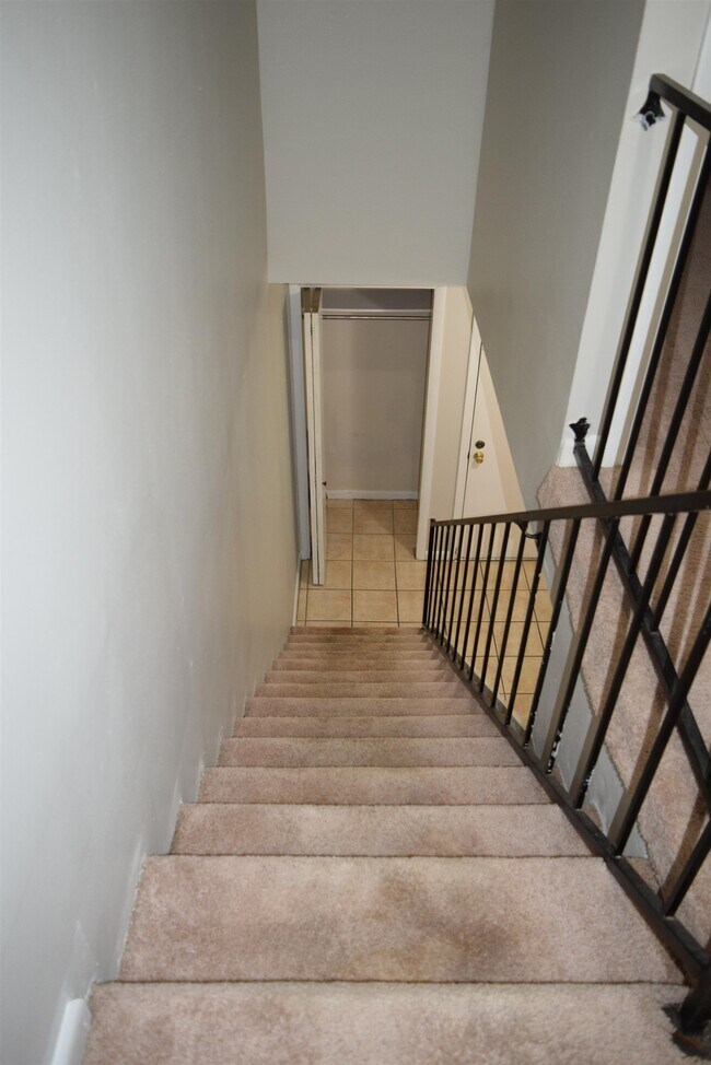 Building Photo - 410 Westwood Dr