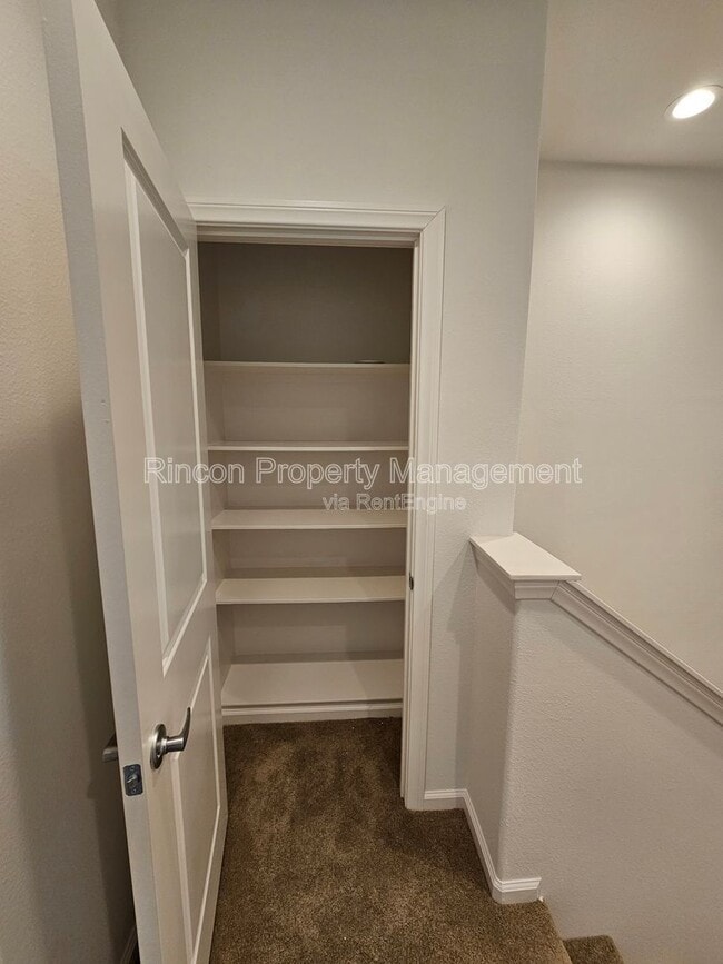 Building Photo - 3647 W Hemlock St