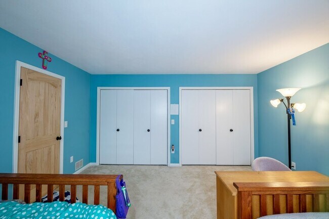 Building Photo - 5 Arrowood Ln