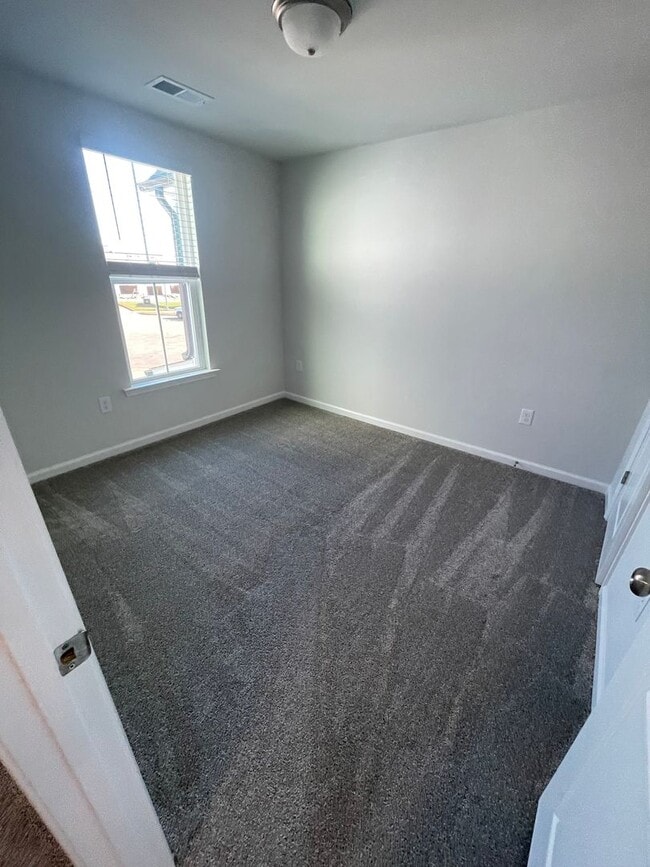 Building Photo - Charming 3 Bedroom Home Located in Raleigh