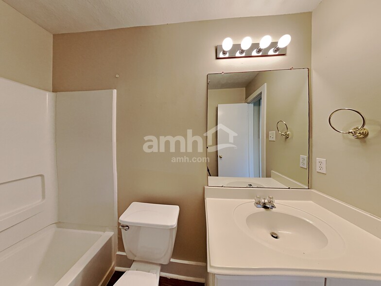 Building Photo - 18722 Atasca Oaks Dr